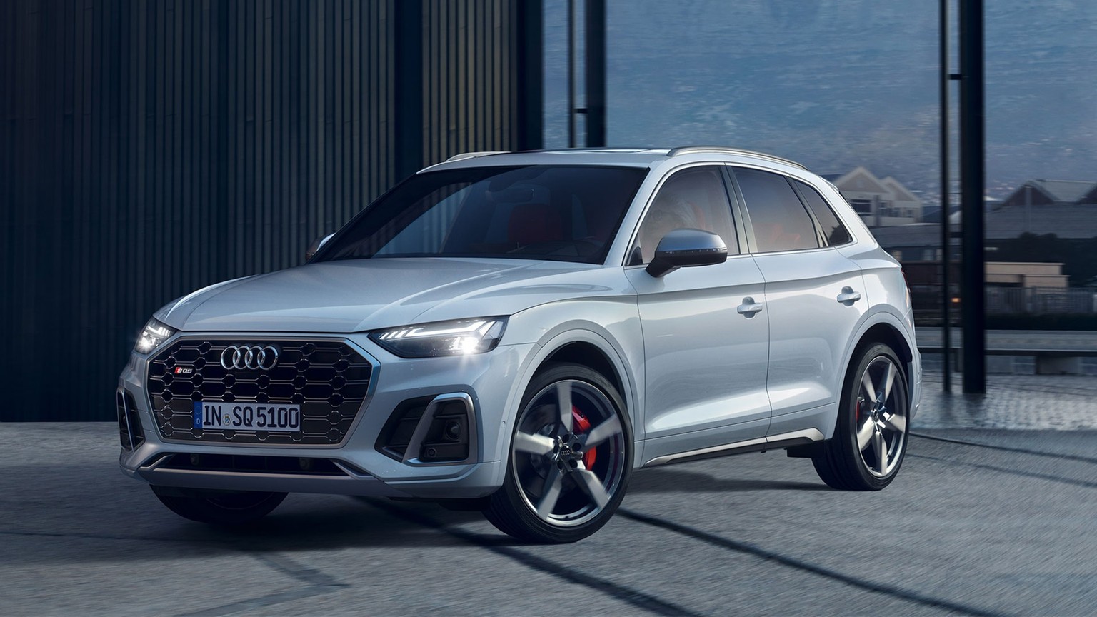 Front-side view of the Audi SQ5